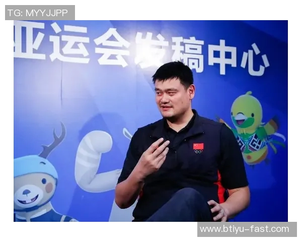 姚明在亚运会看台上热情助阵展现中国体育精神与团结力量