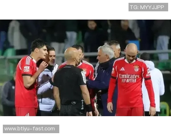 欧联杯惊天冷门本菲卡狂胜利物浦引发争议判罚全场沸腾