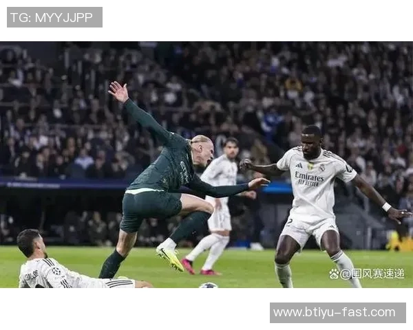 西甲激战：多特蒙德与热刺1比1平局引发争议判罚引发全场热议